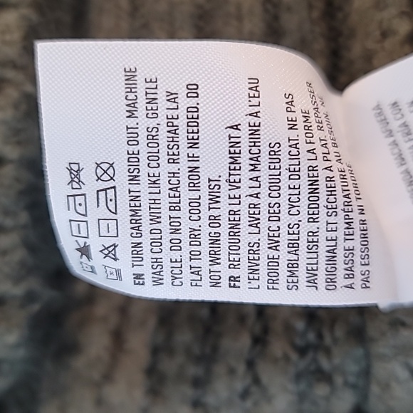 American Eagle Patterened Sweater - Picture 11 of 12